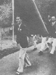 参加十四届奥运会的中国运动员举债归国